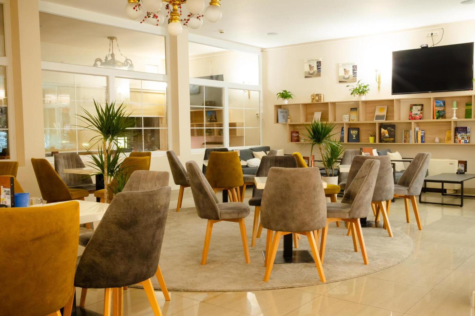 Hotel Panonija Sisak Buitenkant foto